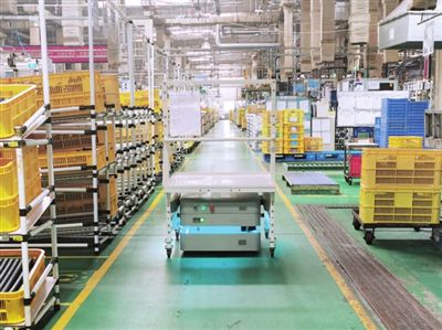 濱海新區本土企業自主研發機器人，以創新技術引領廠內智慧物流新變革